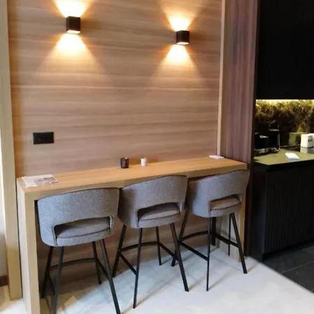 Woodside Free Parking Daire